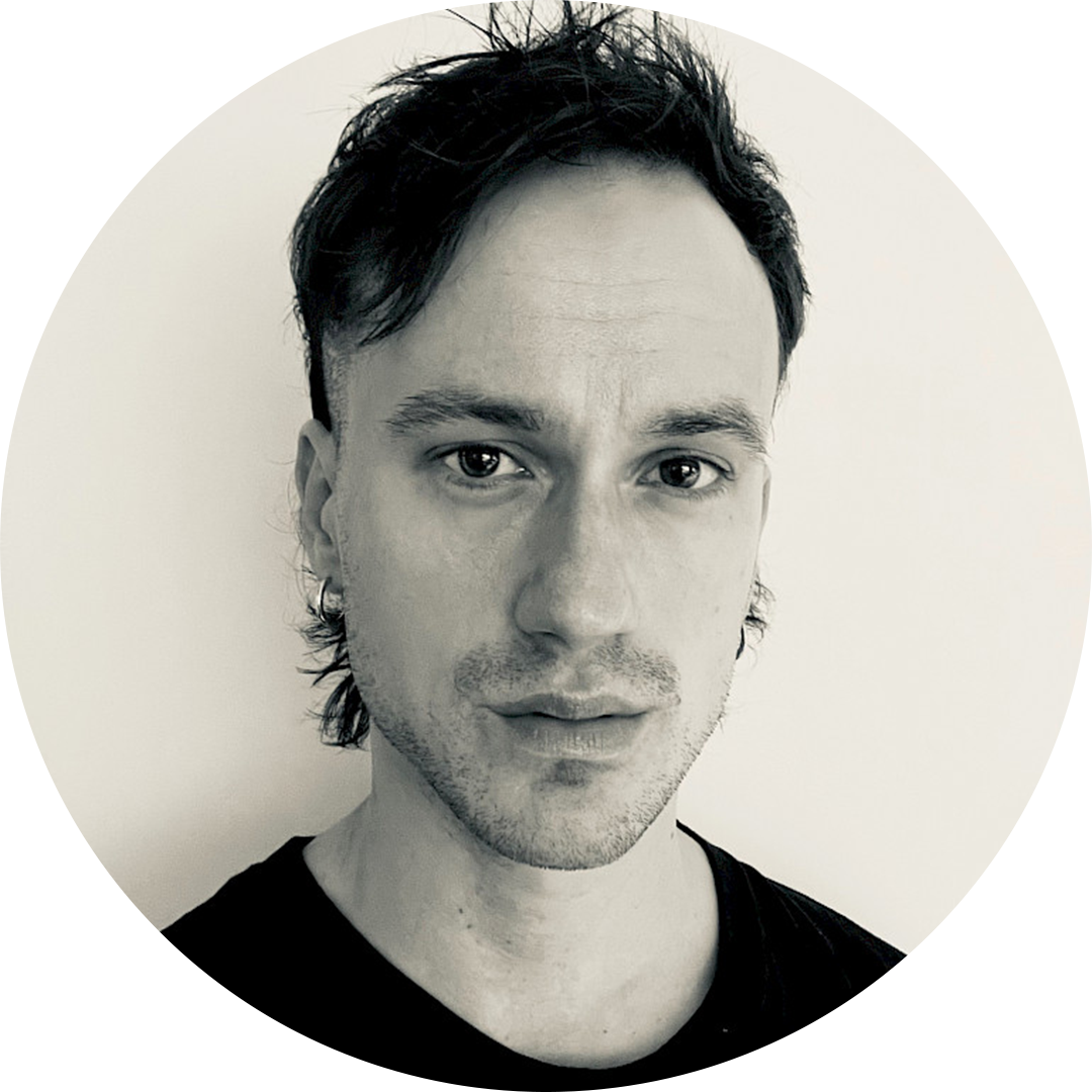 Näyttelijä Aleksi Holkko.